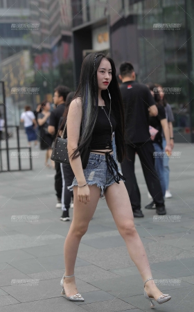 短袖热裤高跟 夏天的必备 [21P]