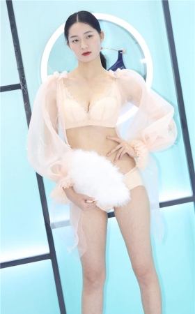 黑白长腿姐姐3A187[158P-154M]