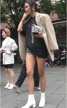 很有自信的白色短靴MM