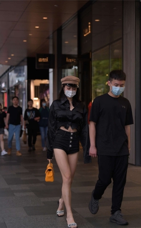 贝雷帽搭配短裤衬衫