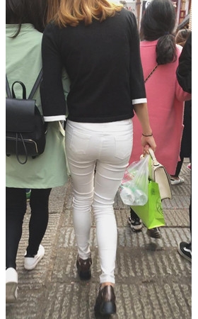 白裤紧身妹子