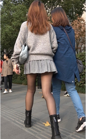 黑丝短裙妹子
