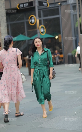 小姐姐看起来大气优雅 [15P]