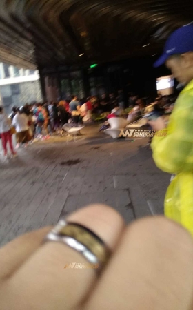 等待入场的少妇 [17P]