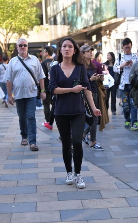 黑色紧身裤小姐姐