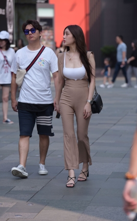 笑容甜美的女友