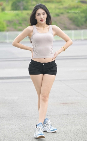 欣欣美腿 [21P]