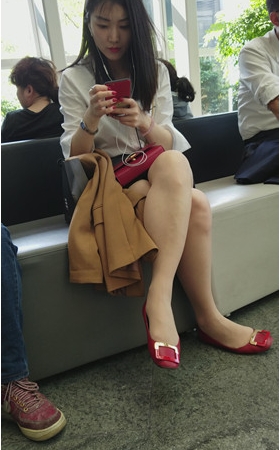漂亮的裸腿小姐姐
