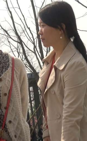 4k-丝袜美足米色鞋街拍美女