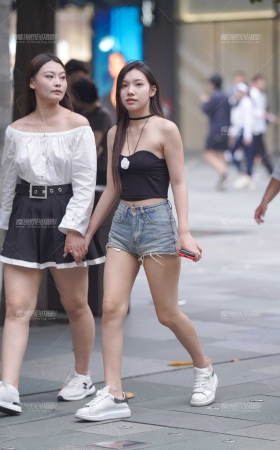 热裤小妹 [11P]