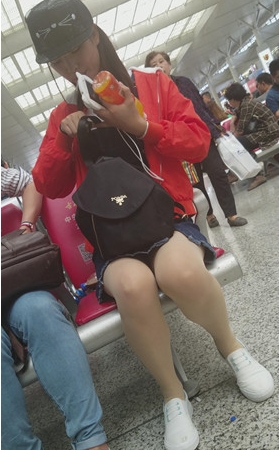 红衣肉丝妹子