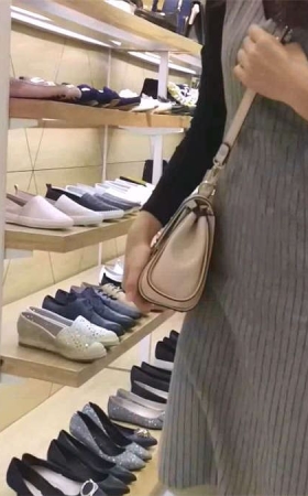 我最喜欢的情形 鞋店换丝袜