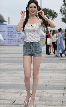 身材苗条的长腿热裤小姐姐(122P)
