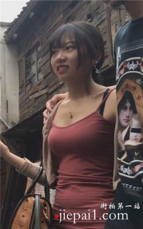 街拍跟拍酒红色包臀裙美眉 [1.16 GB]
