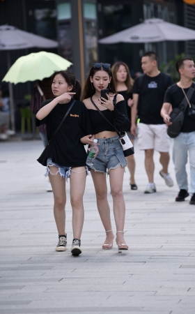 墨镜美女