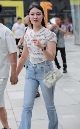 漂亮牛仔裤女友 [29P]
