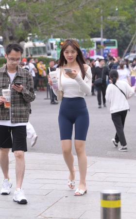 紧致五分裤的女友 [11P]