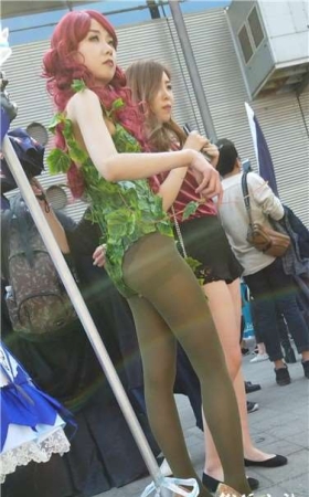4k超清，美女的装扮很特别，全站长满了青苔！
