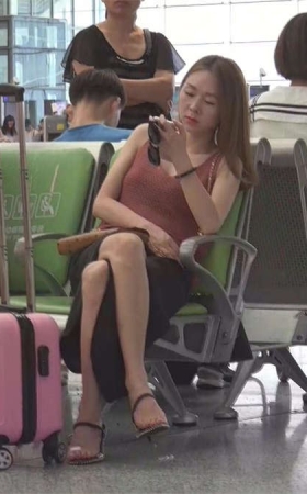 性感到极致的漂亮女神,裸足堪称完美无瑕