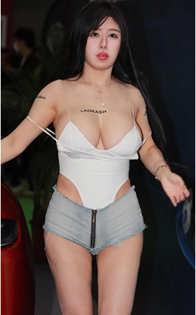 肉感美女小七(101P)
