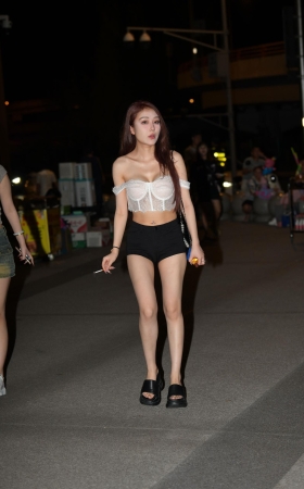 性感夏日小姐姐