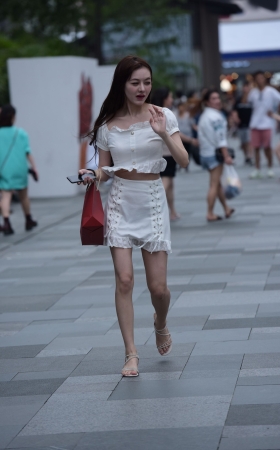开心的美女