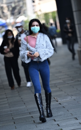 极品翘屯牛仔裤美女