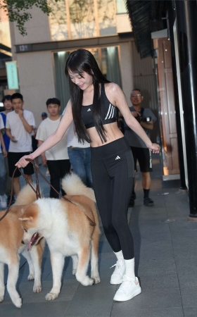 甜美可爱黑色瑜伽
