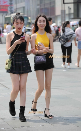 两个肌肤白嫩的学生妹妹 [35P]