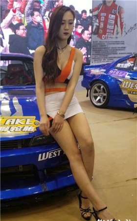4k超清画质！苗条火辣劲爆身材大长腿车模女神