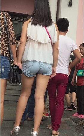 牛仔热裤紧身妹子