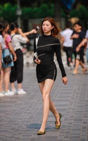 走路很好看的长腿气质女生 [19P]