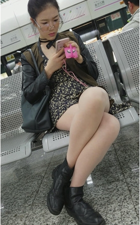 漂亮的美腿肉丝美女