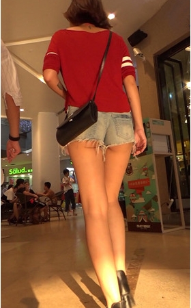 短发牛仔裤月牙MM
