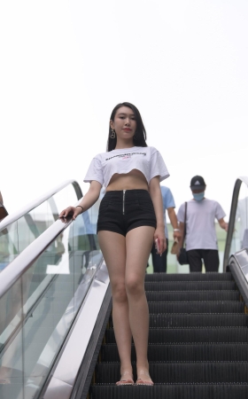 黑色热裤美腿美女