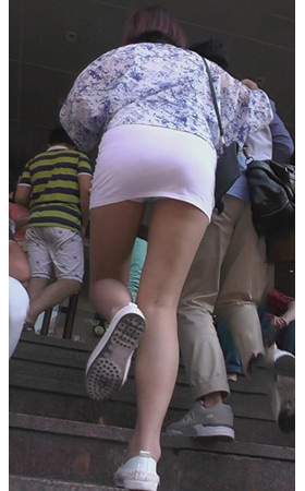 白色包臀裙丰满美女