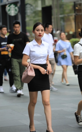 白色衬衣时尚美女