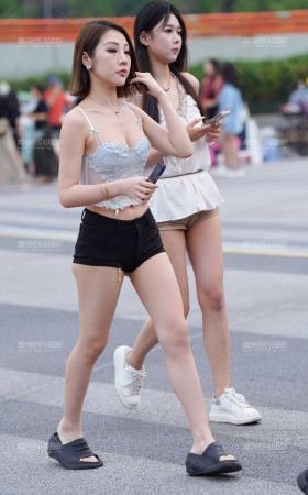 热裤小妹 [18P]