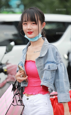 白色热裤Y Y小妹 [23P]
