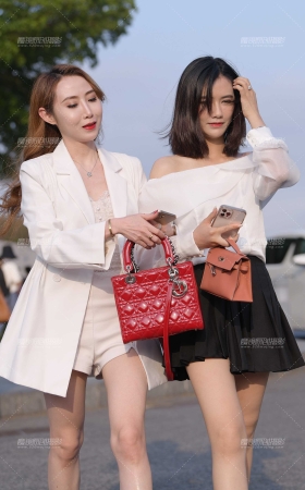 美腿俩闺蜜 [14P]