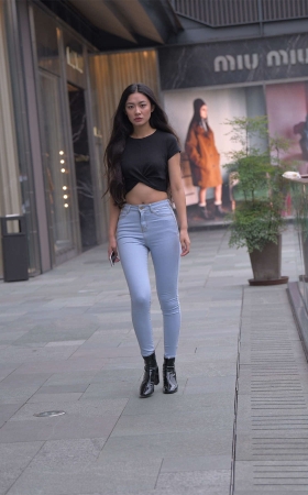 紧身牛仔美臀美女