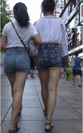 牛仔热裤MM