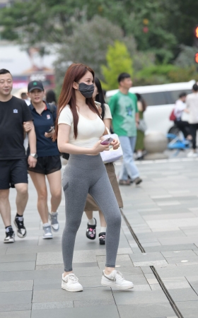 紧身裤，圆润臀