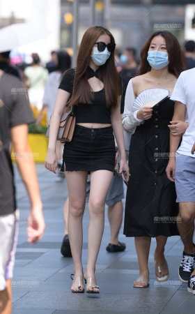 美腿口罩小姐姐 [16P]