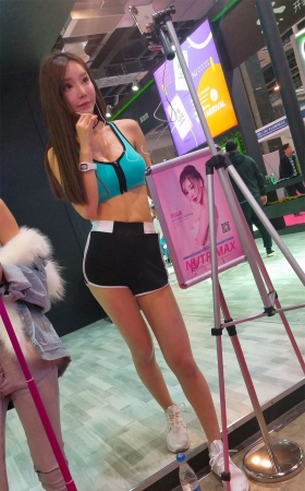 运动热裤性感大长腿丰满网红美女直播