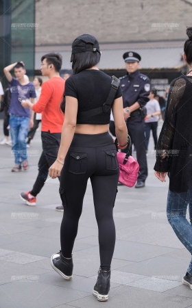 工装紧身裤小姐姐 [17P]