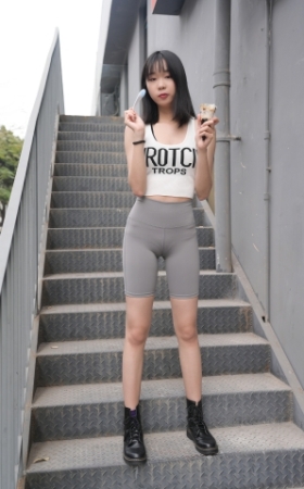 灰色紧身瑜伽裤MM