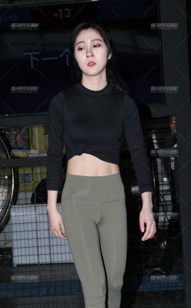 大长腿美女的热汗训练 [18P]