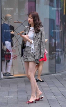白皙西服高跟凉鞋美腿** [19P]