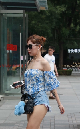 本月遇到的最美翘臀热裤美女 [15P]